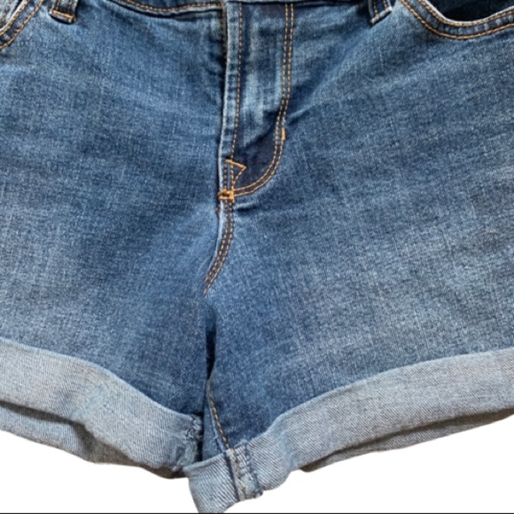 Old Navy Blue Denim Boyfriend Reg Jean Shorts Dune Wash Cuffed Hem Size 6 - Picture 7 of 13